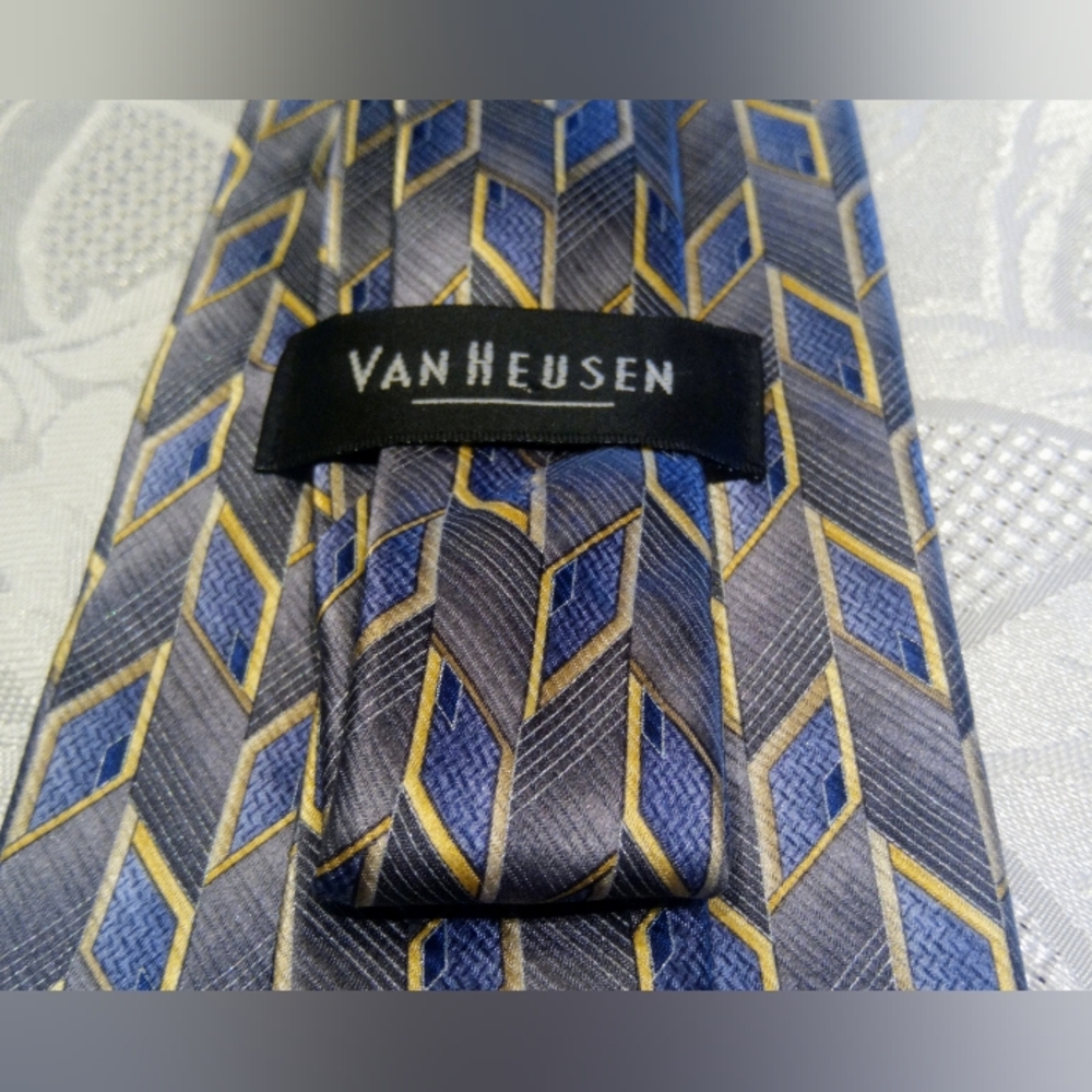 Van Heusen navy blue accents Blue overlay .Grey gold overlay. Never used